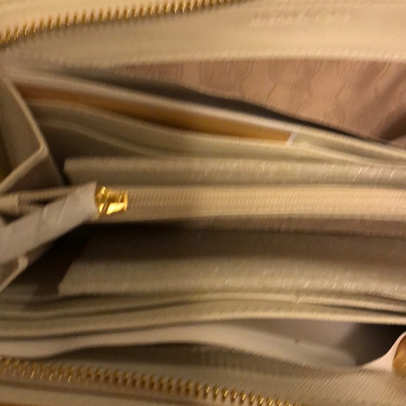 🔥MICHAEL Michael Kors Crossbody 🌹 - Picture 4 of 8